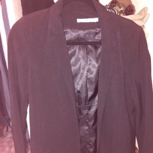 Medium sized black blazer for women